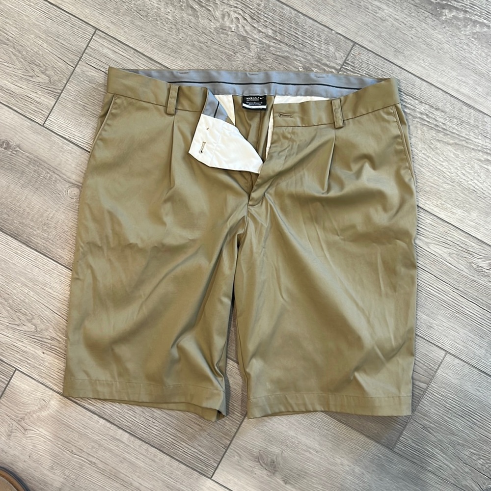Men’s Nike golf tour performance shorts